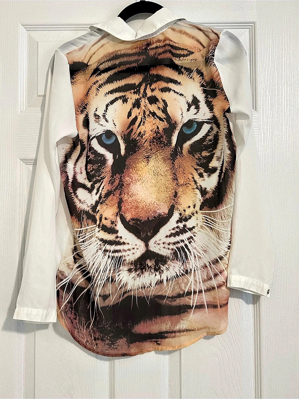 Forever 21 Animal Print Button Down Size Small